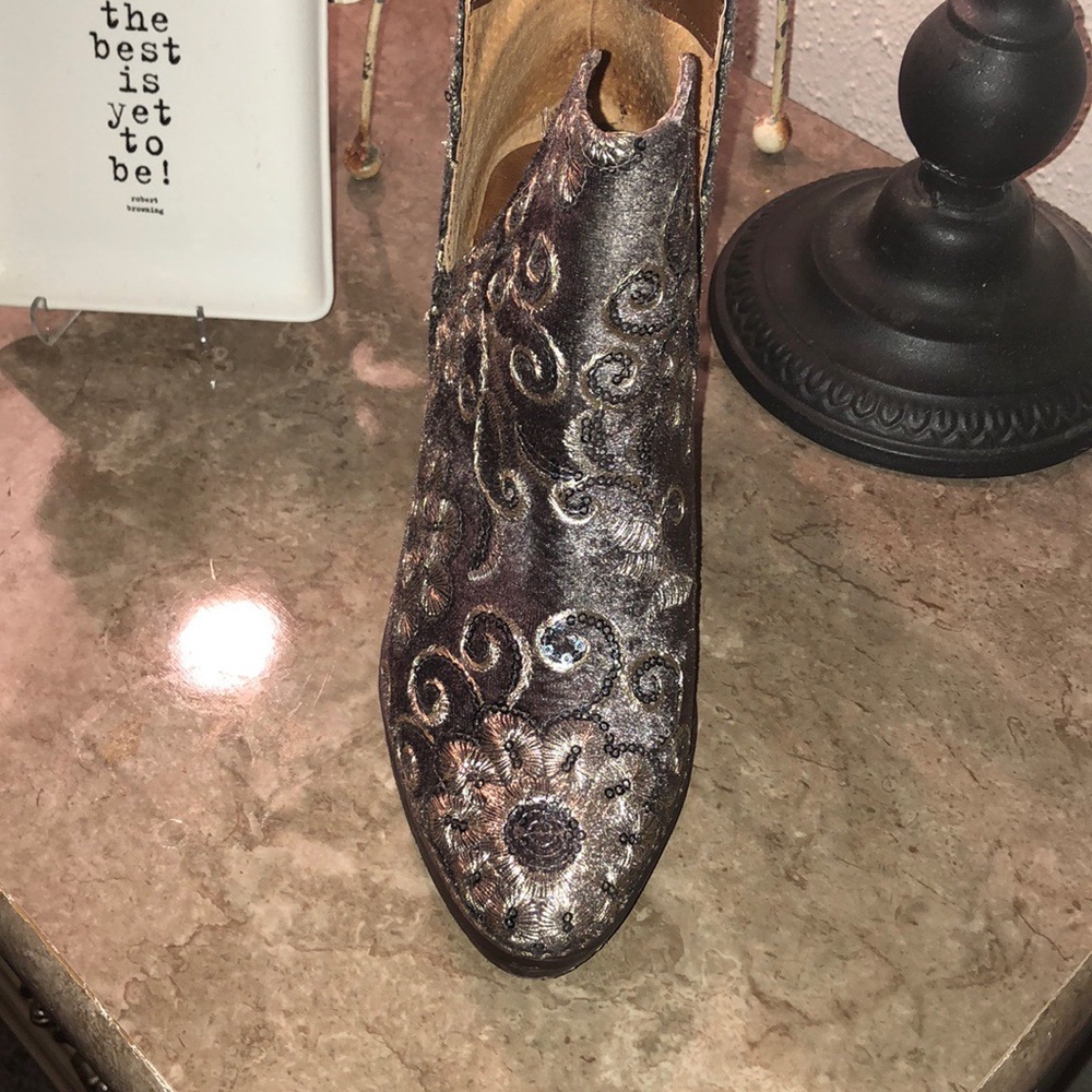 Sequence booties